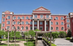 一次性缴纳1年费用享8.5折）、特殊群体减免（退